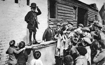 Začínající obdivovatel Charlieho Chaplina, východní konec Londýna, 1926-1927 od Unbekannt