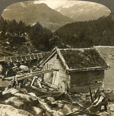 Srubový mlýn a brusný kámen s vodním kolem na řece Stalheims, Naerodal, Norsko, c1905. od Unbekannt