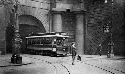 Tramvaj běžící pod Kingsway, Aldwych a Somerset House, Londýn, 1926-1927 od Unbekannt
