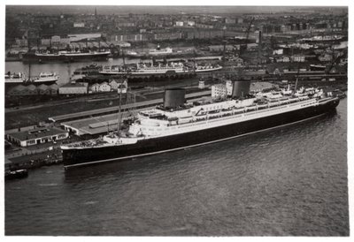 Letecký pohled na přístav Brémy, Německo, a parník Europa, ze Zeppelinu, c1931 1933 od Unbekannt