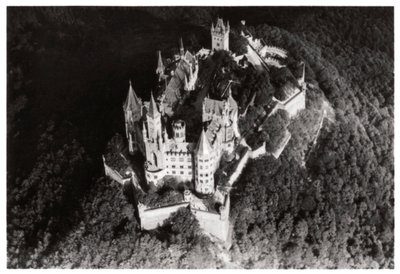 Letecký pohled na hrad Hohenzollern, Bádensko-Württembersko, Německo, ze Zeppelinu, c1931 1933 od Unbekannt