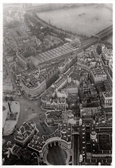 Letecký pohled na Trafalgar Square, Londýn, ze Zeppelinu, 1931 1933 od Unbekannt