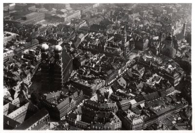 Letecký pohled na Frauenkirche, Mnichov, Německo, ze Zeppelinu, c1931 1933 od Unbekannt