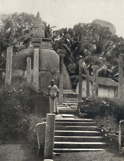 Ambatthala Dagoba v Mihintale, místo odpočinku relikvií Mahindy, postavená 275 př.nl. 1926 od Unbekannt