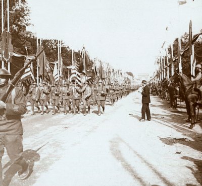Americké jednotky pochodující ve vítězné přehlídce, Paříž, Francie, c1918-c1919 od Unbekannt