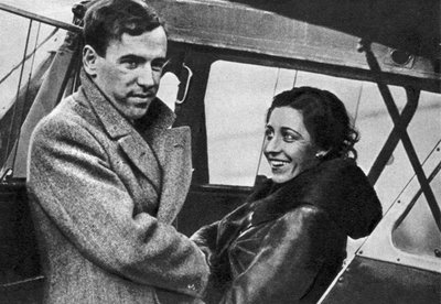 Amy Johnson, britská letkyně, se chystá vyrazit do Kapského Města, 1932. od Unbekannt