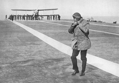 Historická příležitost: Král Edward sundal svou létající helmu, 1936 od Unbekannt