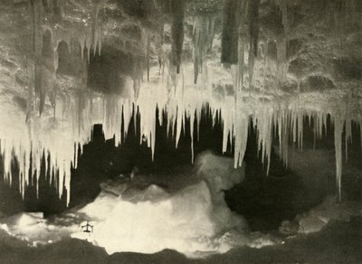 Ledová jeskyně v zimě, c1908, 1909. od Unbekannt