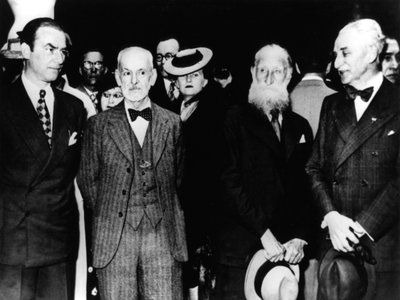 Arno Breker, německý sochař, na návštěvě Paříže, květen 1942 od Unbekannt