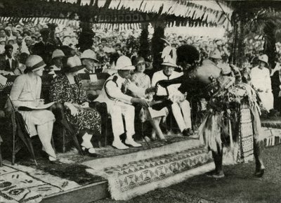 V Suva na Fidži. Představujeme zub Tabua vorvaně ...1927, 1937. od Unbekannt