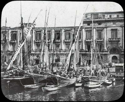 Na nábřeží, přístav Messina, Sicílie, Itálie, konec 19. nebo začátek 20. století od Unbekannt