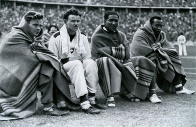 Sportovci Frank Wykoff, Paul Hanni, Ralph Metcalfe a Jesse Owens, olympijské hry v Berlíně, 1936 od Unbekannt