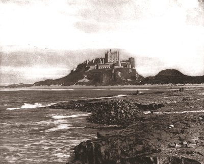 Bamburgh Castle, Northumberland, 1894. od Unbekannt