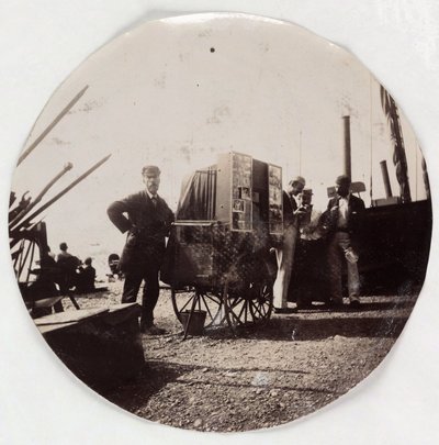 "Plážový fotograf", verze 1890 od Unbekannt