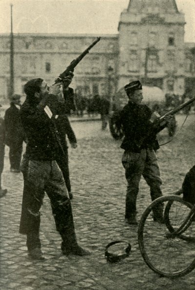 Belgičtí vojenští cyklisté střílející na německé letadlo, první světová válka, 1914-1918, c1920. od Unbekannt