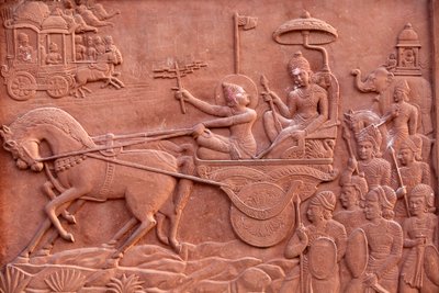 Bhagavadgíta vyrytá v hinduistickém chrámu: Krišna řídí Arjunův stín od Unbekannt