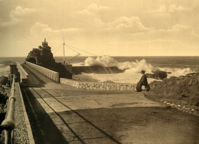 Biarritz - Au Rocher de la Vierge par gros remps, c1930. od Unbekannt