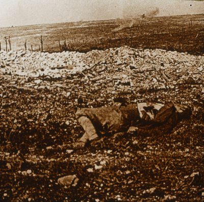 Tělo s palbou v dálce, c1914-c1918 od Unbekannt
