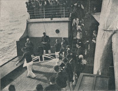 Bringing the Body on Deck, c1900, 1910 od Unbekannt