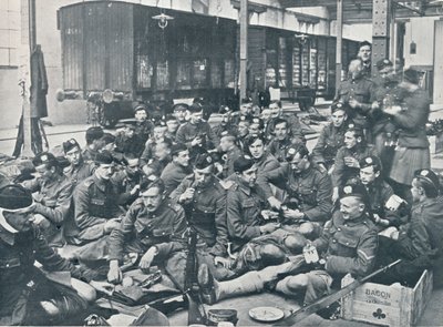 Britští vojáci při jídle na francouzském nádraží, c1914 od Unbekannt