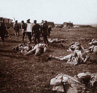 Pohřbívání těl, Sainte-Marie-à-Py, severní Francie, c1914-c1918 od Unbekannt