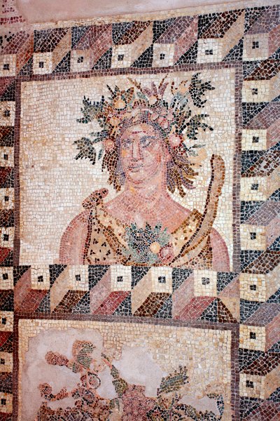 Busta jara - Detail panelu čtyř ročních období - Pafosské mozaiky, Dionýsův dům - Konec 2. století našeho letopočtu - Kypr - Personification du Printemps - Detail mozaiky čtyř ročních období - Mozaiky z Pafosu, Dionýsův dům - Konec II Století poté od Unbekannt