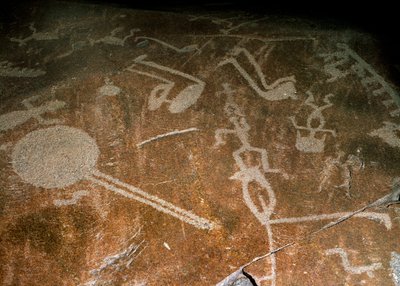 Vyřezávaný Petroglyf Lidé, jeleni, losi, ptáci, boty a kruhy, 4.-3. tisíciletí před naším letopočtem od Unbekannt