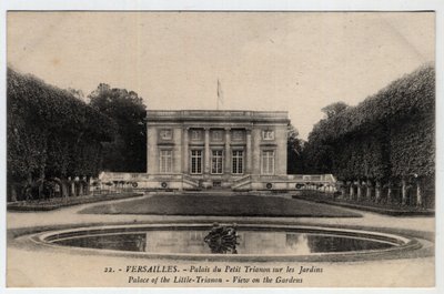 Chateau de Versailles: vnější pohled na palác Peer Trianon v zahradách - pohlednice konec 19.-20. od Unbekannt