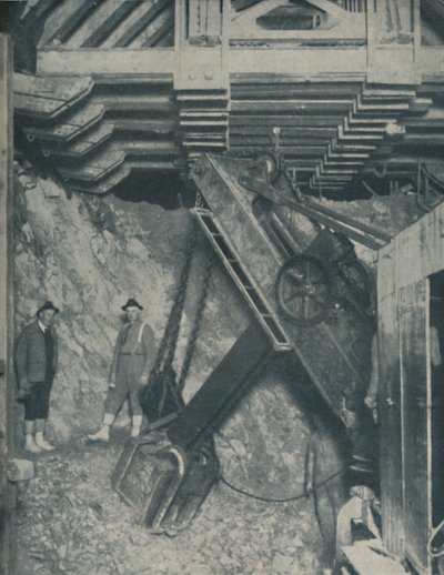 Vydrápání srdce hory pro tunel města Colorado, c1935 od Unbekannt