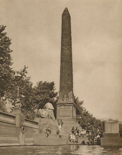 Kleopatřina jehla vytesaná čtrnáct set let před narozením Kleopatry, c1935. od Unbekannt