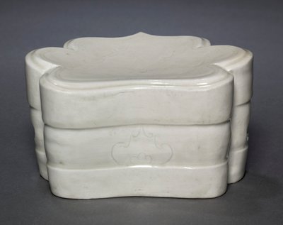 Cloud-Collar Polštář s vlnami, 1000s-1100s. od Unbekannt