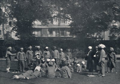 Rekonvalescentní indičtí vojáci hrají Quoits na východních trávnících, c1915, 1939 od Unbekannt