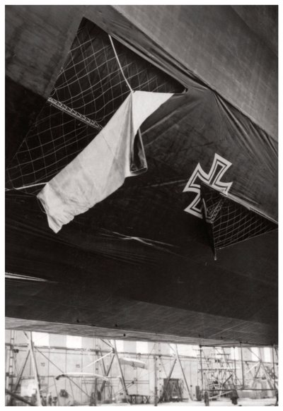 Poškozená vzducholoď německého námořnictva Zeppelin, první světová válka, 1914-1918 1933 od Unbekannt