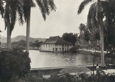 Jezero země s budovou knihovny Chrámu posvátného zubu, 1926 od Unbekannt