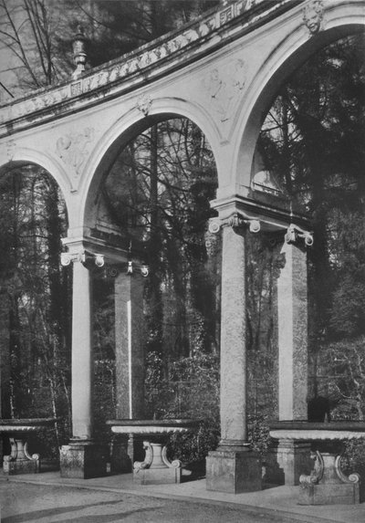 Detail kolonády a fontán, Chrám hudby, Versailles, Francie, 1924 od Unbekannt
