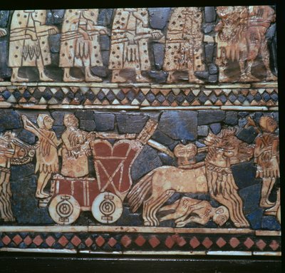 Detail standardu Ur, zobrazující sumerský válečný vůz, jižní Irák, asi 2600-2400 před naším letopočtem od Unbekannt