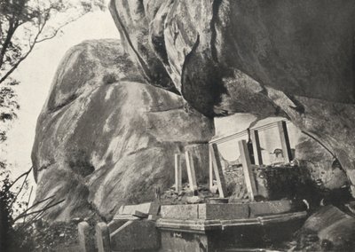 Die Rajagirilena genannte Stelle in den Felsen von Mihintale, wo Konig Devanampiya Tissa Zellen fur od Unbekannt