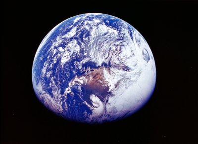 Země z vesmíru, vyfotografována kosmickou lodí Apollo 16, 16. dubna 1972 od Unbekannt