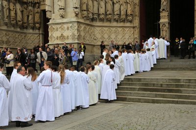 Vstupní průvodl. Biskupské svěcení. Katedrála v Amiens, Amiens, Francie od Unbekannt
