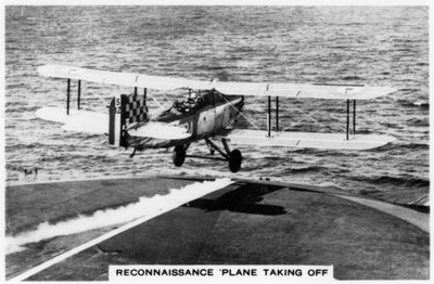 Průzkumný letoun Fairey III F vzlétající z letadlové lodi HMS Courageous, 1937 od Unbekannt