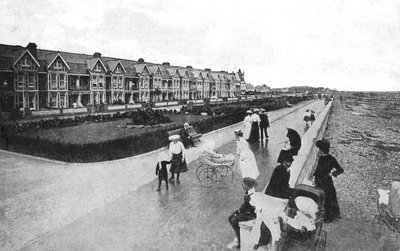 Rodiny na procházce po New Parade, East Worthing, West Sussex, c1900-c1920s od Unbekannt