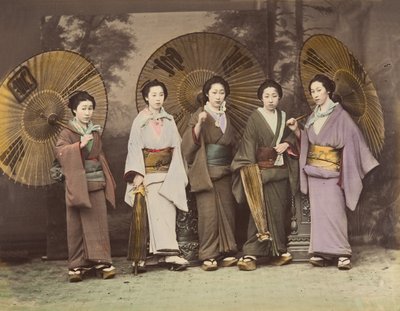 [Pět japonských žen v tradičním oděvu se slunečníky], 70. léta 19. století. od Unbekannt
