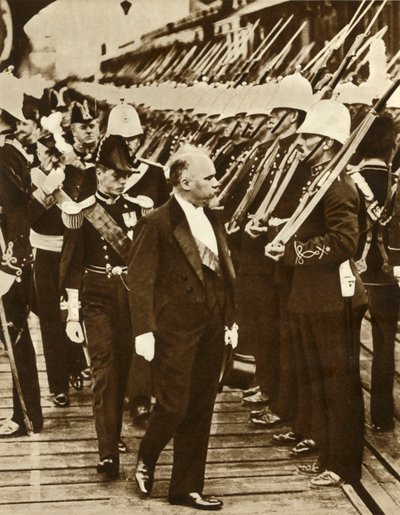 Francouzský prezident Raymond Poincaré s Edwardem, princem z Walesu, v Portsmouthu, červen 1913, 1935. od Unbekannt