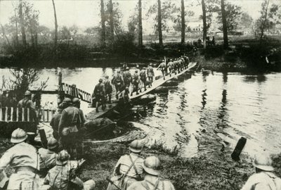 Francouzská vojska překračující řeku, 1919. od Unbekannt
