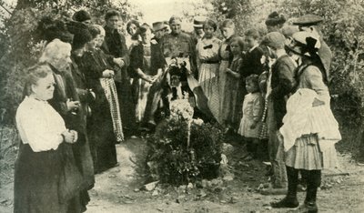 Francouzští civilisté u hrobu vojáka, 1914, c1920. od Unbekannt