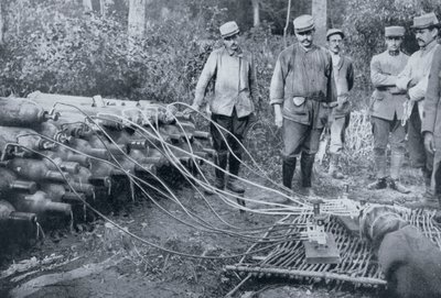 Francouzští vojáci s plynovými lahvemi, první světová válka, 1915 od Unbekannt