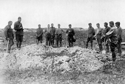 Pohřeb na západní frontě, první světová válka, 1916, c1920 od Unbekannt