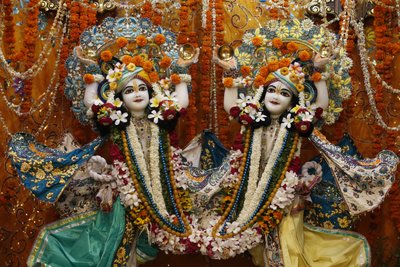 Gaura Neeta Murtis v chrámu Krishna-Balaram, oba. Indie od Unbekannt