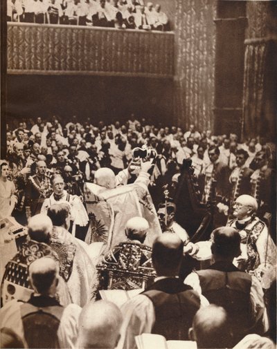 V den své korunovace v roce 1937 je Jiří VI. korunován korunou sv. Edwarda od Unbekannt