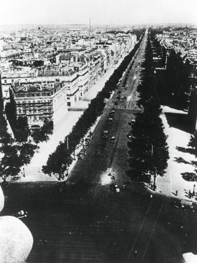 Německé síly defilující podél Champs Elysees, Paříž, 14. června 1940 od Unbekannt